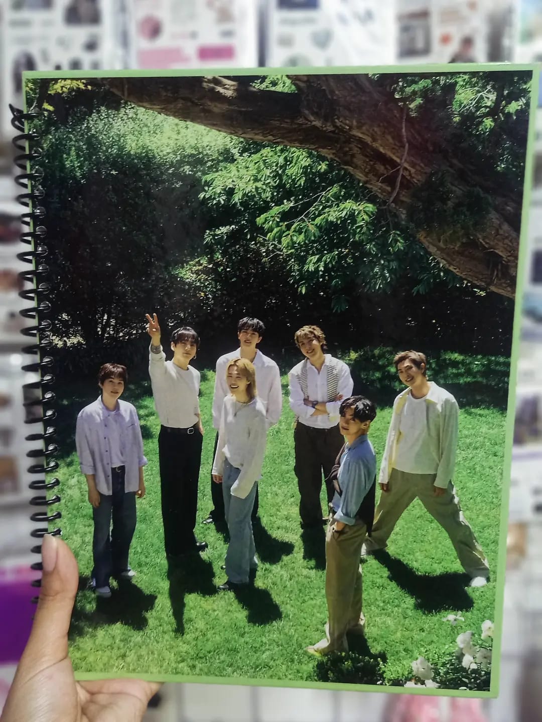 Cuaderno 100 hojas de raya kpop grupo