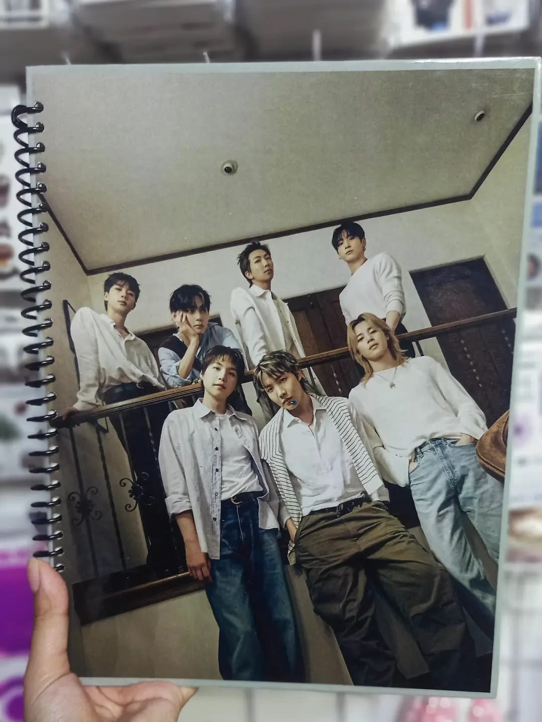 Cuaderno 100 hojas de raya kpop grupo
