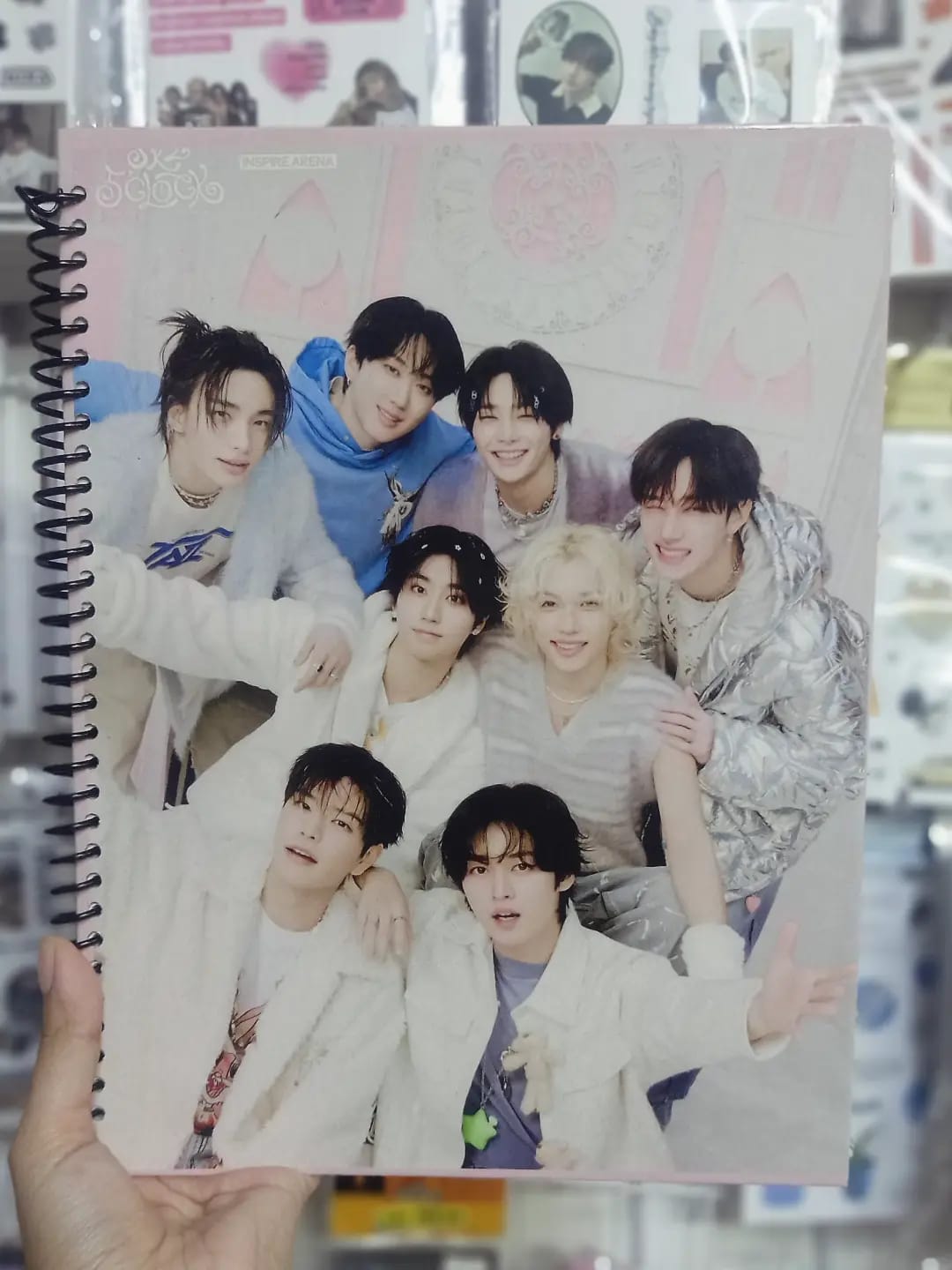 Cuaderno 100 hojas de raya kpop grupo