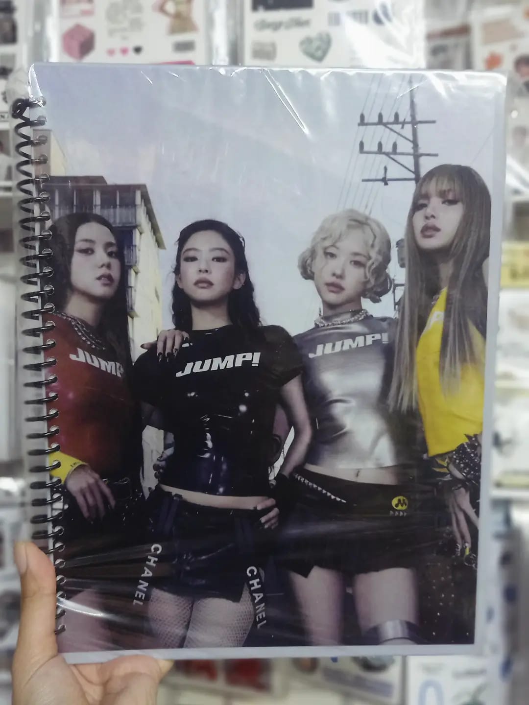 Cuaderno 100 hojas de raya kpop grupo
