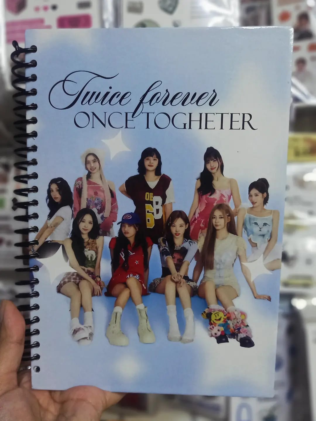 Cuaderno 100 hojas de raya kpop grupo