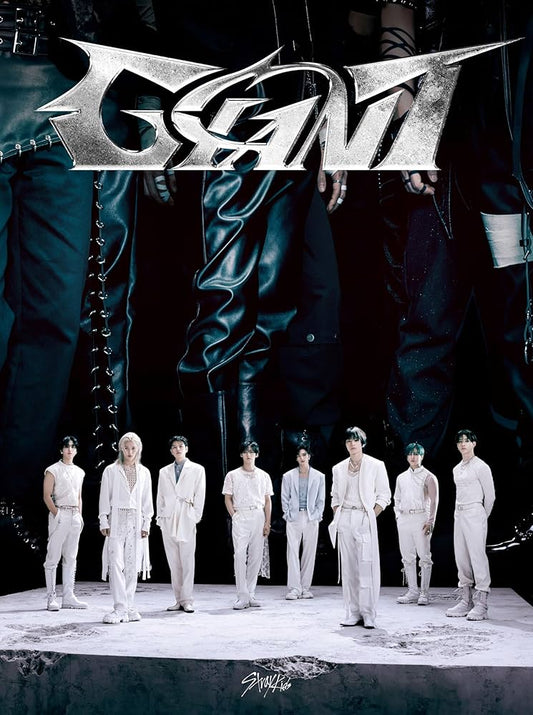 GIANT (zine ver.) - Stray Kids (ALBUM - CD)